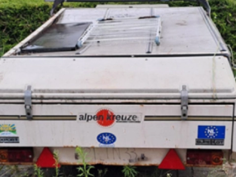 Gezocht: eigenaar van aanhanger op het Reviusplein